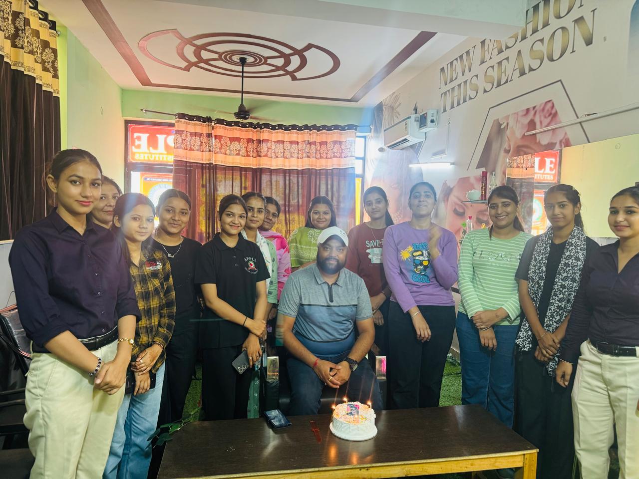 Acharya Nadi Vaid KS Arora during Ayurvedic consultation